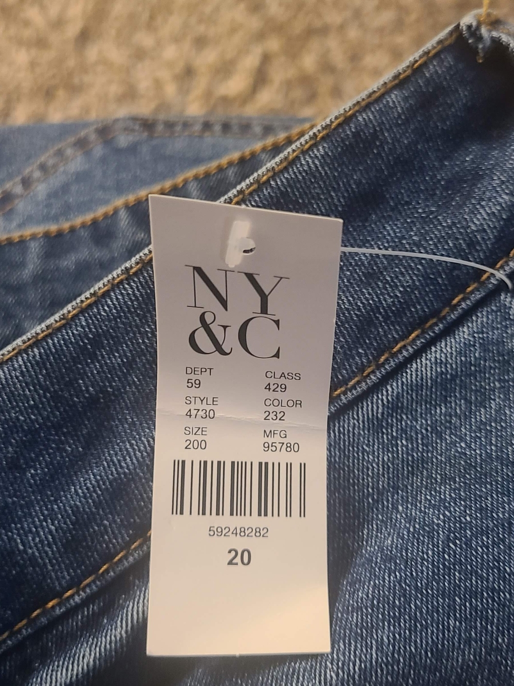 NWT Size 20 New York & Company Dark Blue Distressed Roll-Cuff Denim Shorts - Picture 3 of 3